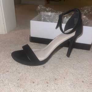 David’s Bridal Heels - brand new still in packaging!